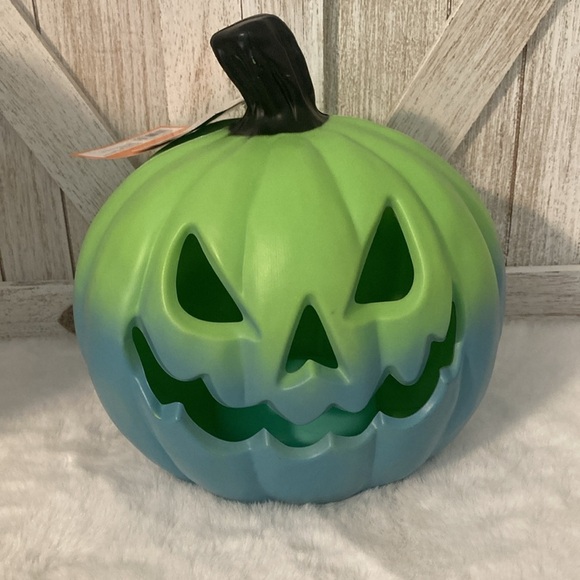 Target Hyde and Eek 2023 Halloween Lit Pumpkin - Picture 7 of 12